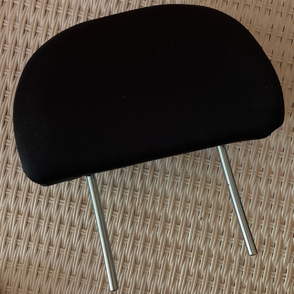 2009-2013 Subaru Forester headrest